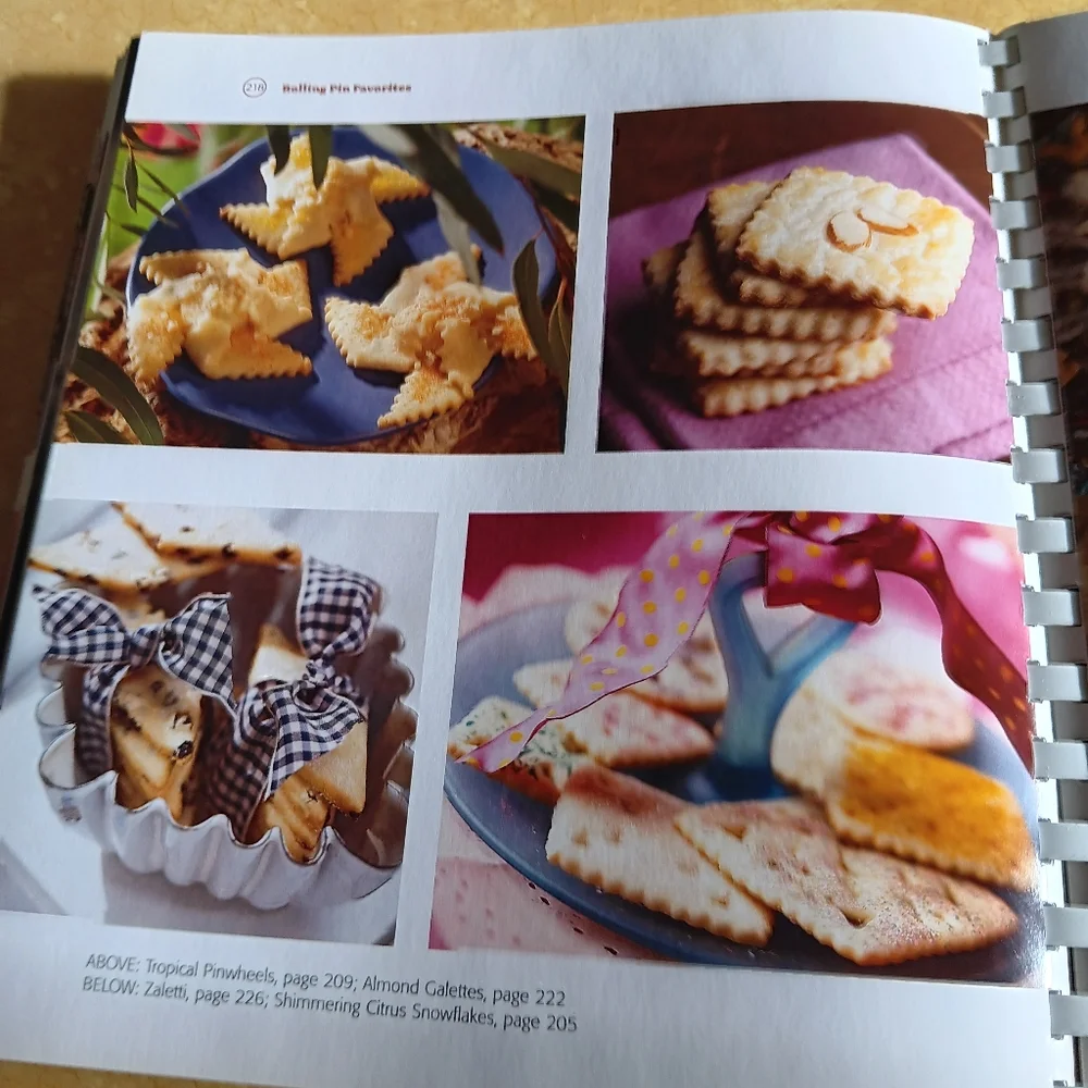 Better Homes and Gardens. "Biggest Book of Cookies" - Picture 4 of 5
